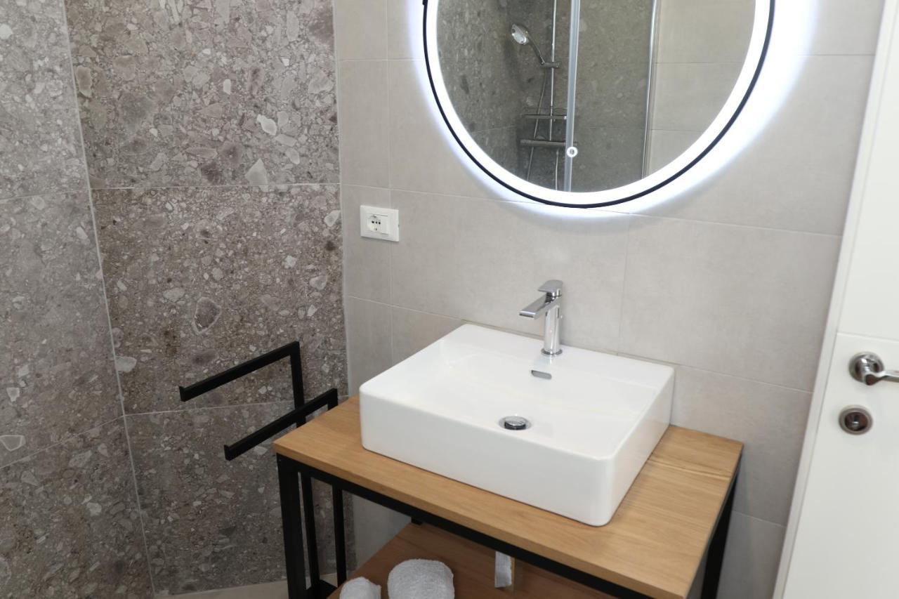 Tre Leoni Apartment